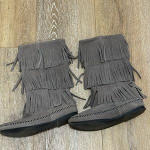 Minnetonka Gray Fringe Boot Bootie Like New